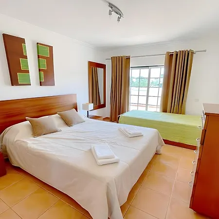 Modern House Nyaraló