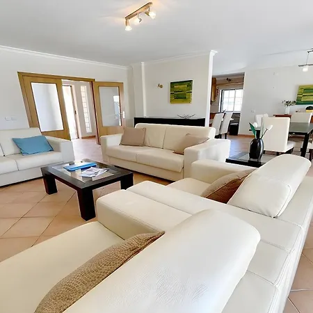 Modern House Nyaraló *
