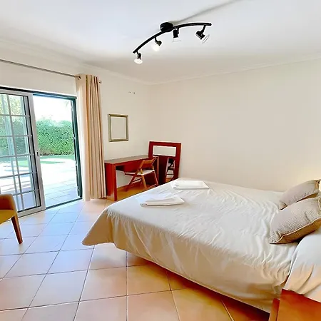 Nyaraló Modern House *